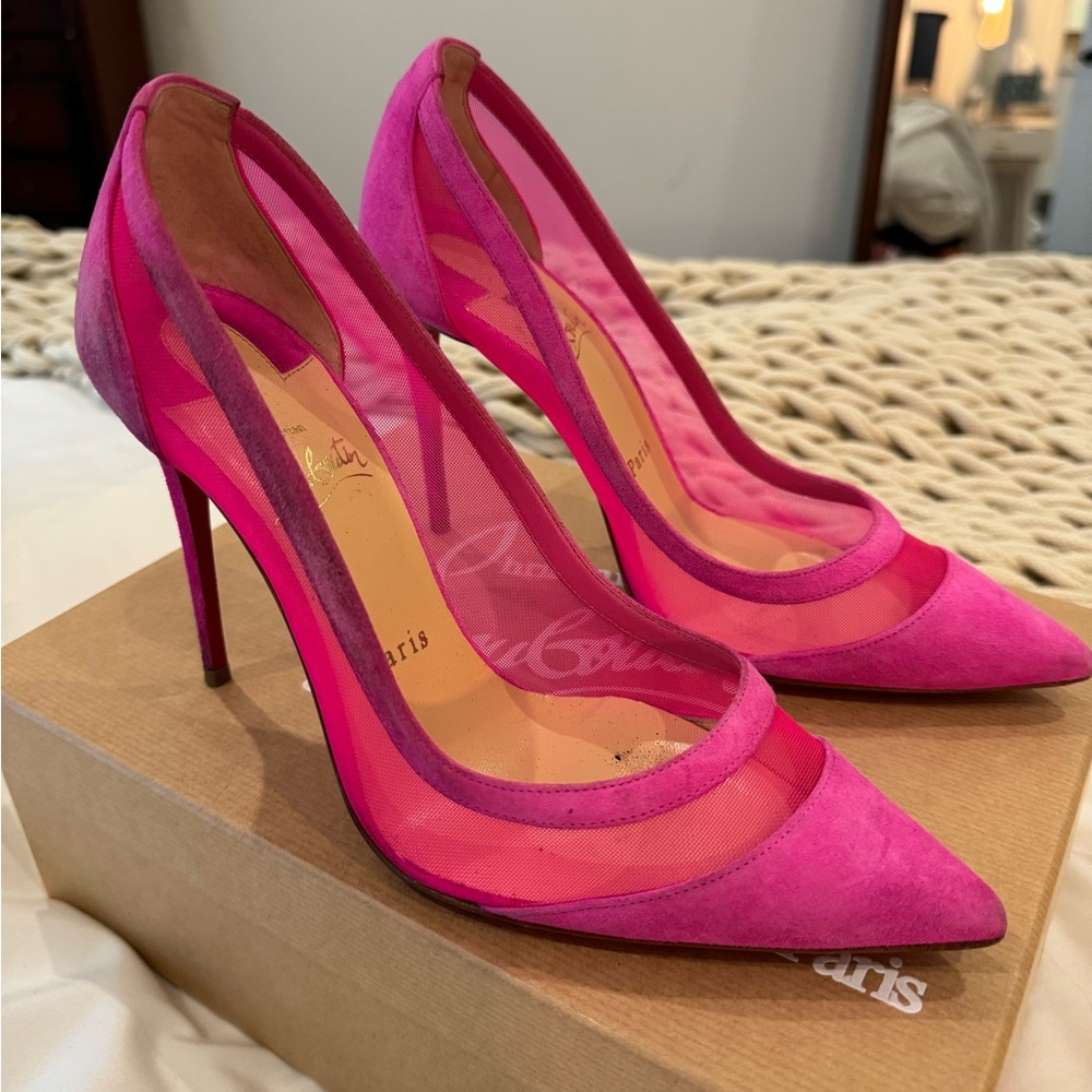 CHRISTIAN LOUBOUTIN Veau
Velours Rete Galativi 85 Pumps size 37.5 in Diva.